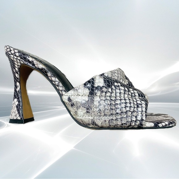 Vince Camuto Python Print Quilt Leather Reselm Mules Shoes Sandals 37/6.5 M - Picture 4 of 10